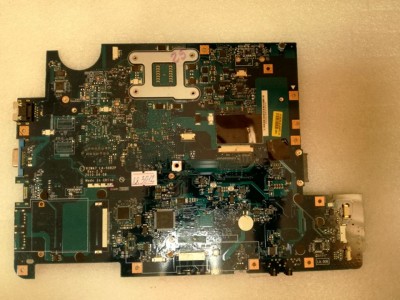 MB BAD - донор Lenovo IdeaPad G550 KIWA7 LA-5082P (11S168002997Z, 11S102000771Z) KIWA7 LA-5082P REV: 2.0., Intel SLGGM AC82GL40, Intel SLB8Q AF82801IBM - снято что-то