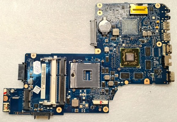 MB BAD - под восстановление Toshiba Satelite C855 (69N0ZWM2DA14P-01) PLF/PLR/CSF/CSR DSC MB REV: 2. 1, AMD 216-0810028, 8 чипов hynix H51Q1G63DFR 11C 218A, снято CPU